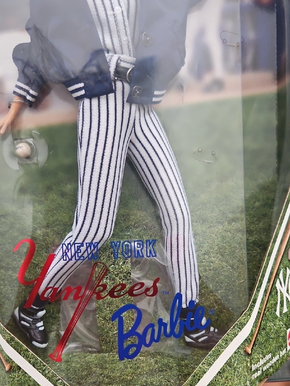 1999 New York Yankees Barbie - Picture 3 of 13